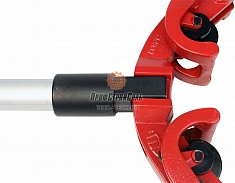 Крепление рукоятки к корпусу ручного роторного трубореза Reed Low Clearance Rotary Cutter LCRC12I