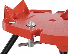 Пазы универсального складного трубного верстака-треноги с цепными тисками Remmers Tristand 1/8-6 Пазы универсального складного трубного верстака-треноги с цепными тисками Remmers Tristand 1/8-6