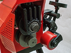 Рабочая зона желобонакатного станка Voll V-Groover 1"-8"